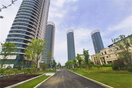 明湖中学正大城市花园电梯储藏室